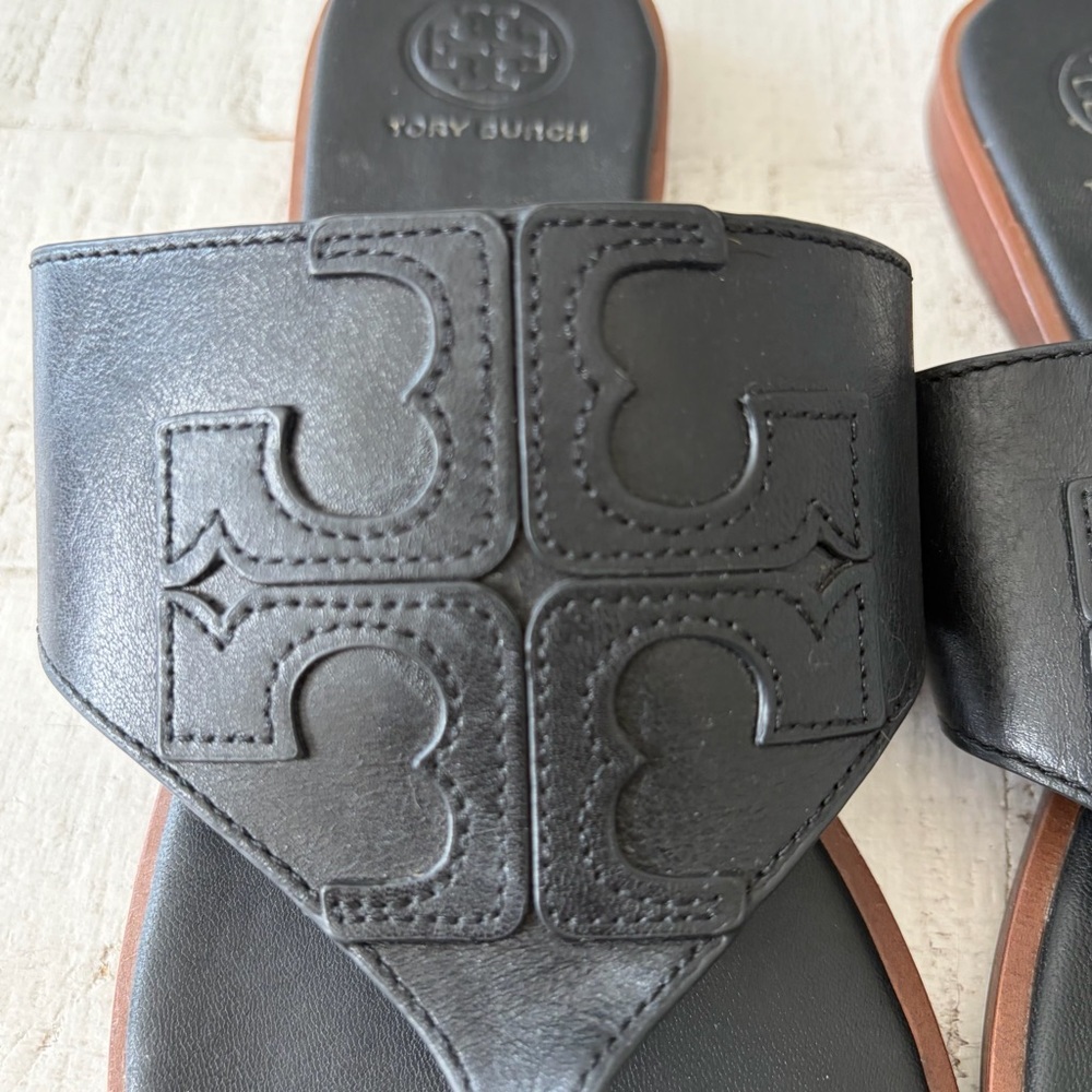 Tory Burch Weston Sandals size 7 Black Leather Front‎ Logo Flat Thong Toe Post - Picture 3 of 12